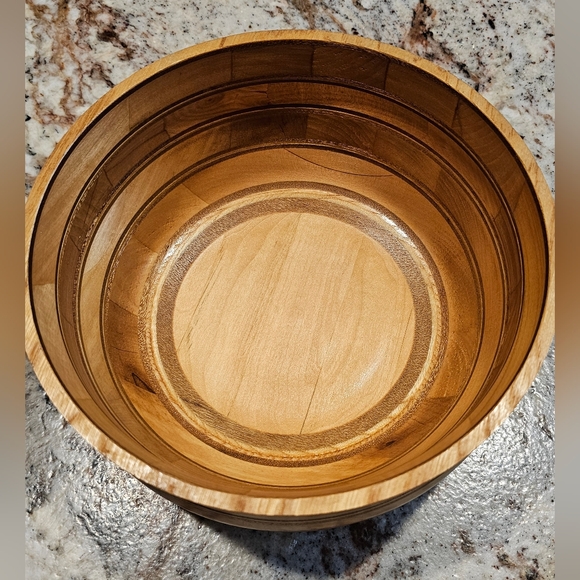 Handcrafted BEAUTIFUL Wood Bowl with Lid - Picture 2 of 4